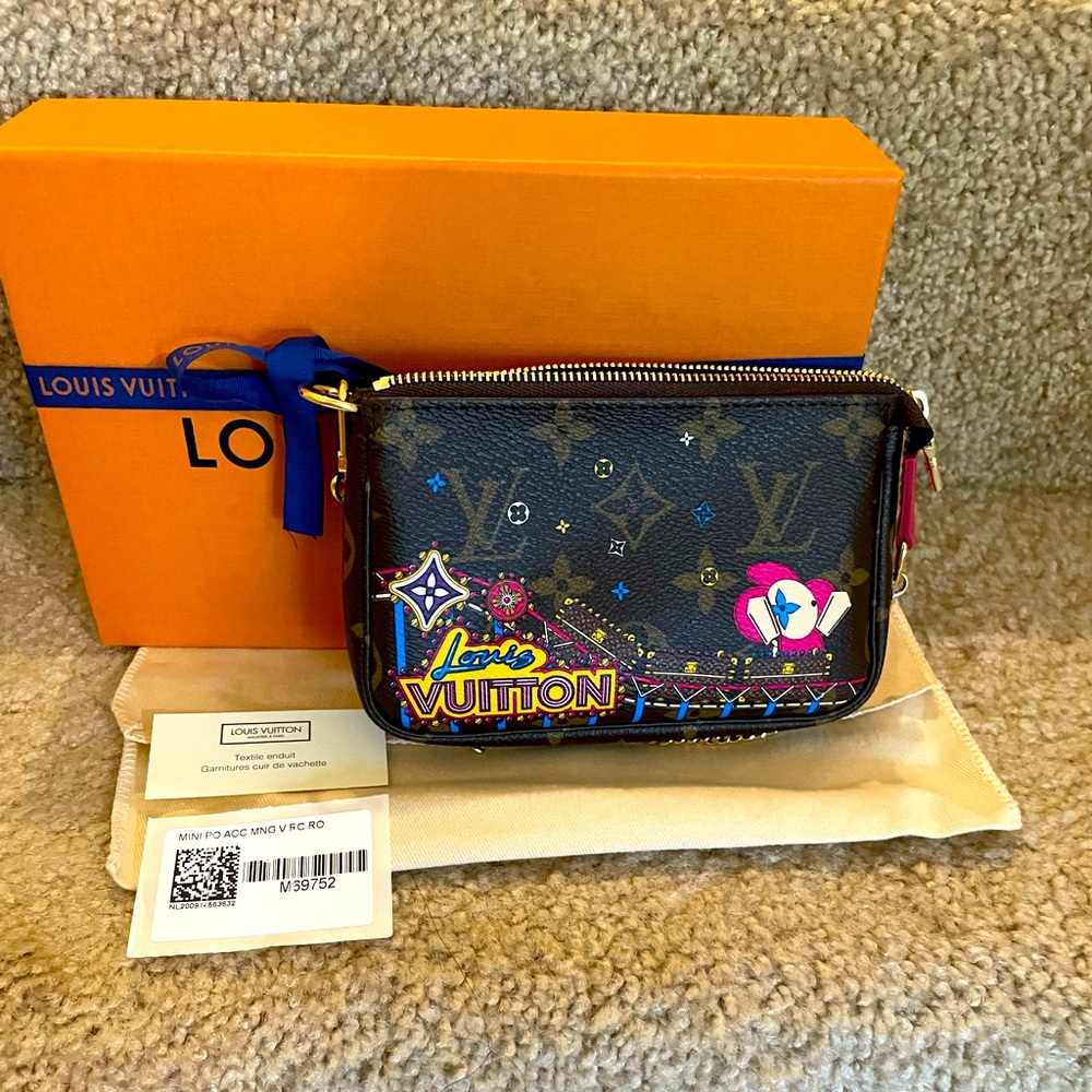 BRAND NEW RARE! Louis Vuitton Vivienne Mini Pochette.